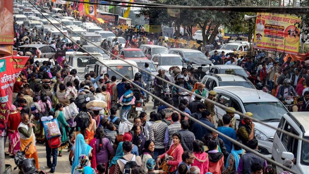ep aglomeracion de trafico en la ciudad de allahabad en india este mes de febrero
