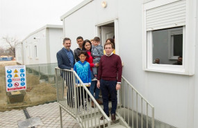 ep almeida visita el centro de acogida temporal de refugiados