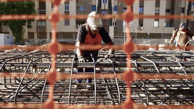 ep archivo   operario de la construccion en una obra