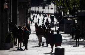 ep archivo   personas caminando por las calles de madrid