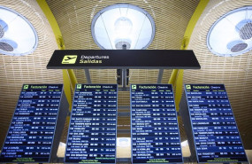 ep archivo   varios paneles de salidas en el aeropuerto adolfo suarez madrid barajas