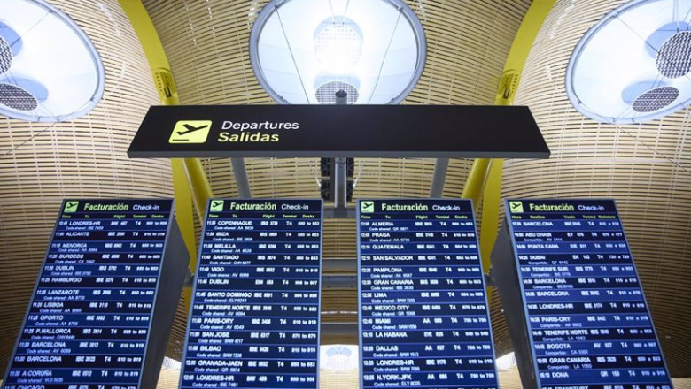 ep archivo   varios paneles de salidas en el aeropuerto adolfo suarez madrid barajas