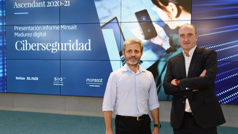 ep carlos beldarrain director del servicio de desarrollo de indra y luis alvarez consejero delegado