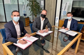 ep de izquierda a derecha stephane espinasse responsable de iveco bus gal queralt y gauthier ricord