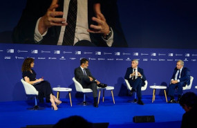 ep el presidente de kpmg espana juanjo cano el ministro de industria y turismo jordi hereu y el