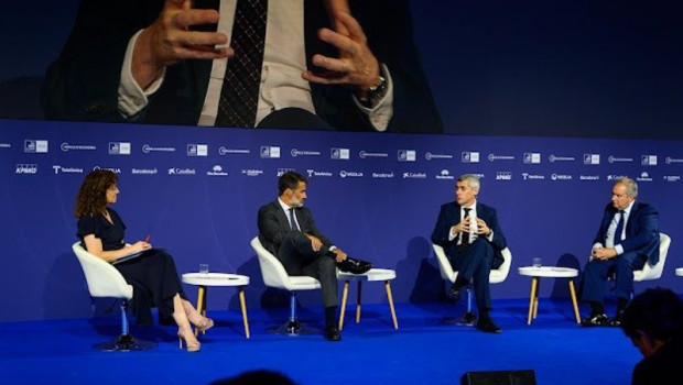 ep el presidente de kpmg espana juanjo cano el ministro de industria y turismo jordi hereu y el
