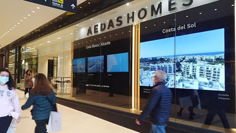 ep escaparate de la oficina de aedas homes en el centro comercial abc serrano de madrid