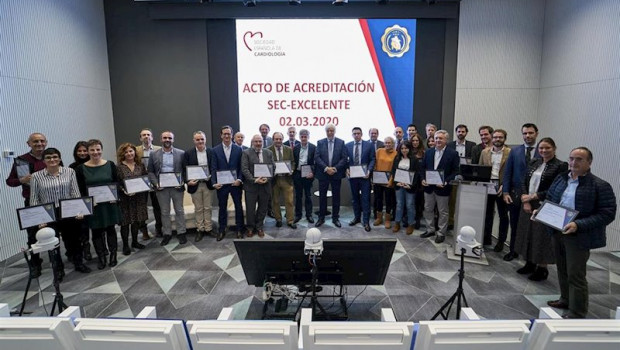 ep foto grupal del acto de acreditacion sec-ecelente con representantes de los diferentes hospitales