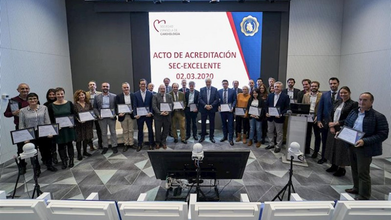 Foto grupal del acto de acreditación SEC-ECELENTE con representantes de los diferentes hospitales | SEC ep foto grupal del acto de acreditacion sec-ecelente con representantes de los diferentes hospitales