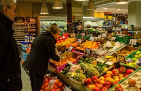 ep gente comprando fruta