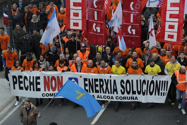 Imagen de la manifestación de Alcoa en A Coruña. | M. DYLAN - EUROPA PRESS ep imagenla manifestacionalcoaa coruna