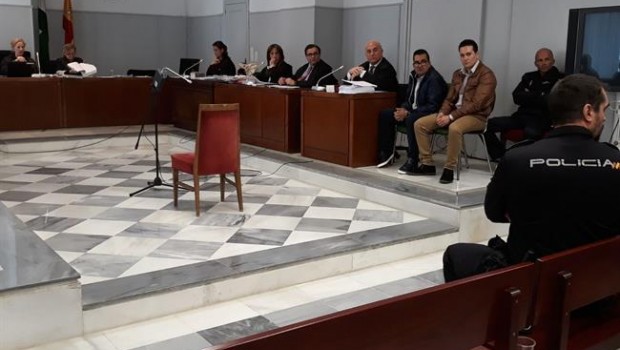 ep juiciojuradodos hermanos acusadosasesinarsu tioalbox
