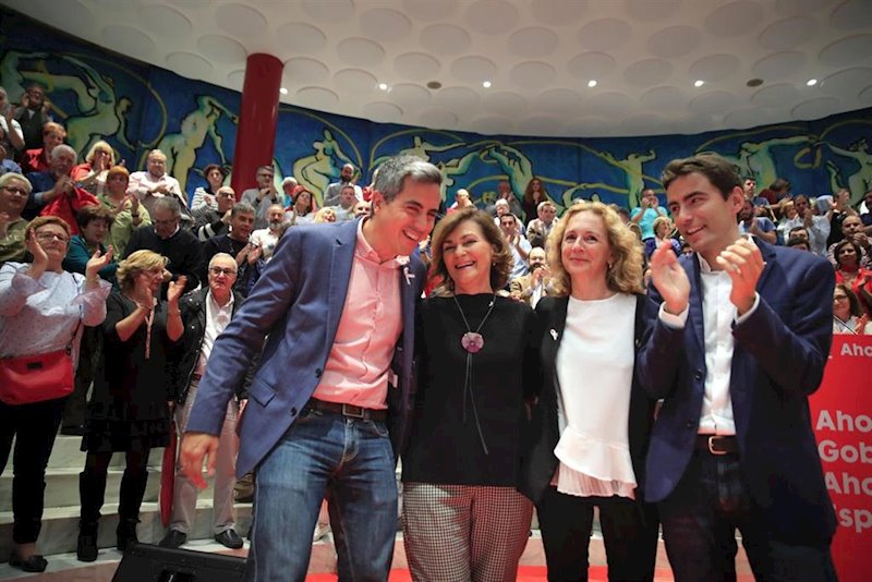 ep la vicepresidenta carmen calvo con zuloaga casares e isabel fernandez