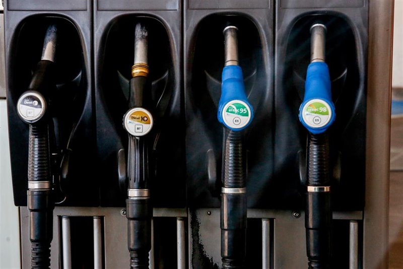 Las gasolineras repercuten la subida del petróleo por Irán pero no la bajada posterior