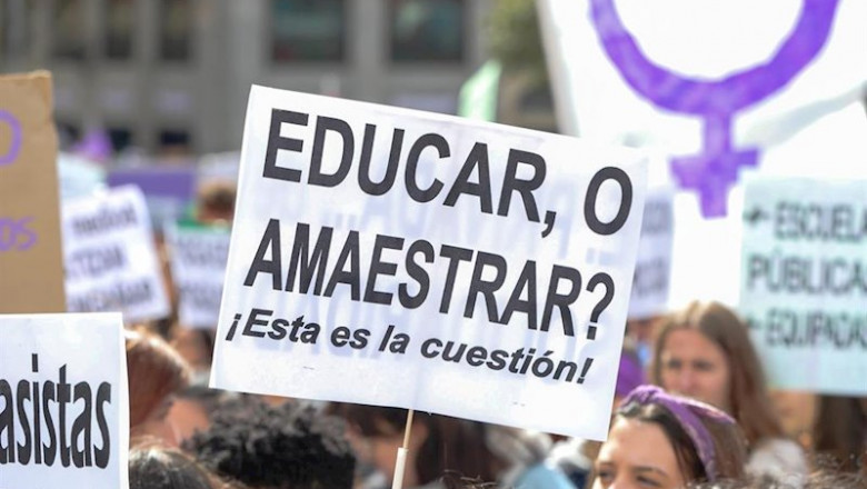 Pancarta en la marcha organizada por el Sindicato de Estudiantes contra el pin parental, el pasado viernes en Madrid. | Jesús Hellín - Europa Press ep pancarta en la marcha organizada por el sindicato de estudiantes contra el pin parental el pasado