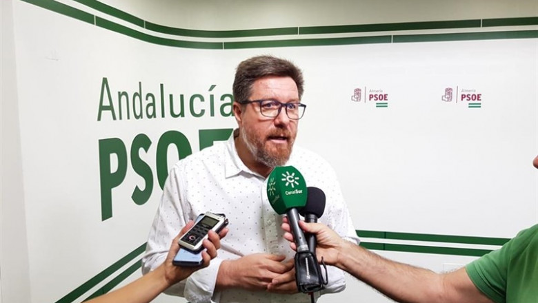 El portavoz adjunto del Grupo Parlamentario Socialista, Rodrigo Sánchez Haro, atiende a periodistas | PSOE-A ep portavoz adjuntogrupo parlamentario socialista rodrigo sanchez haro atiendeperiodistas