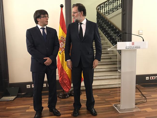 El presidente del Gobierno, Mariano Rajoy, y el del Govern, Carles Puigdemont | EUROPA PRESS ep presidentegobierno mariano rajoy ydel govern carles puigdemont