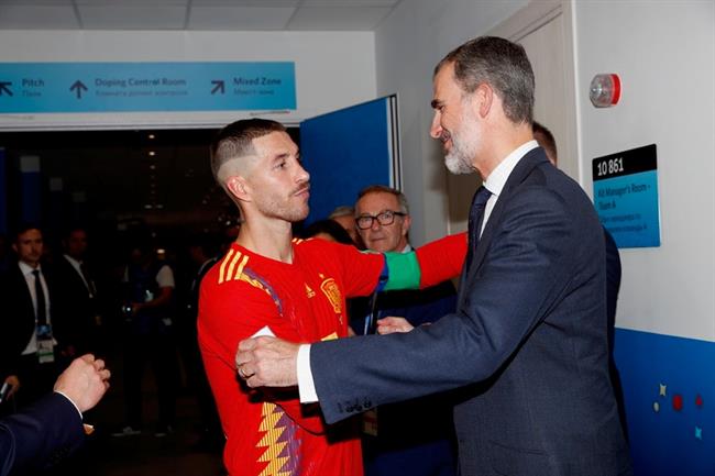 ep rey saludalos jugadoresla seleccionla derrotarusia