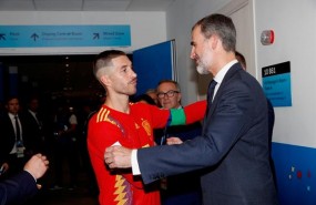 ep rey saludalos jugadoresla seleccionla derrotarusia