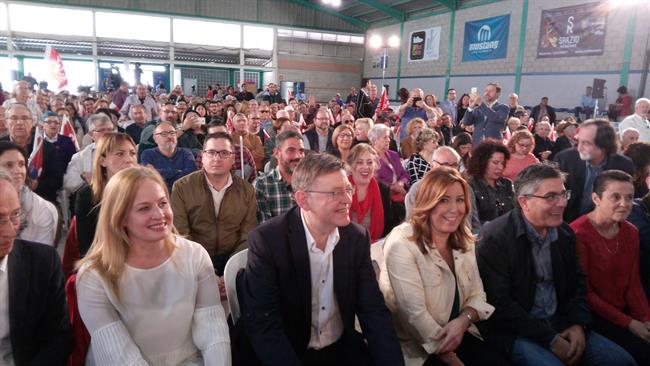 Susana Díaz, tercera por la izquierda, entre Ximo Puig y Alfred Boix en Elche | EUROPA PRESS ep susana diaz tercerala izquierda entre ximo puigalfred boixelche