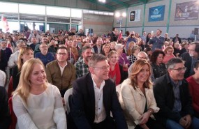 ep susana diaz tercerala izquierda entre ximo puigalfred boixelche