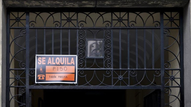 ep un cartel de alquiler de un piso