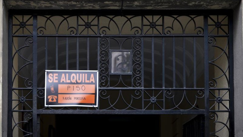 ep un cartel de alquiler de un piso