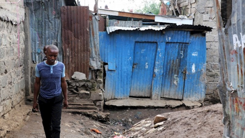 ep un joven pasea por un slum ep un joven pasea por un slum