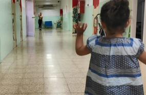 ep una mujer y una nina en el departamento de madres de la prision de mujeres de barcelona wad-ras