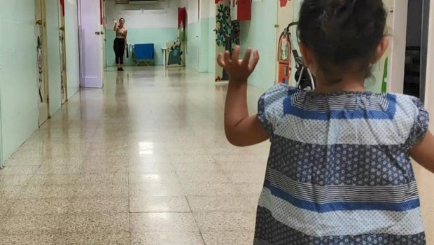 ep una mujer y una nina en el departamento de madres de la prision de mujeres de barcelona wad-ras
