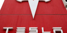 le logo du constructeur automobile tesla est visible a berne 20230526083316 