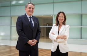 ep archivo   el presidente ejecutivo de axis corporate casimiro gracia y la presidenta de accenture