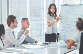 ep archivo trabajadores de una empresa durante una reunion ep archivo trabajadores de una empresa durante una reunion