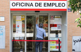 ep archivo   un hombre entra a una oficina del sepe el dia en el que se han conocido los datos de 20250731112706