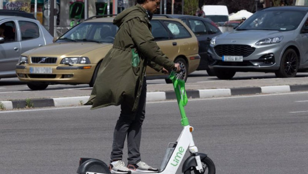 ep archivo   un hombre montado en un patinete electrico a 5 de abril de 2024 en madrid espana
