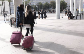 ep archivo   varias personas a las afueras del aeropuerto de palma de mallorca islas baleares