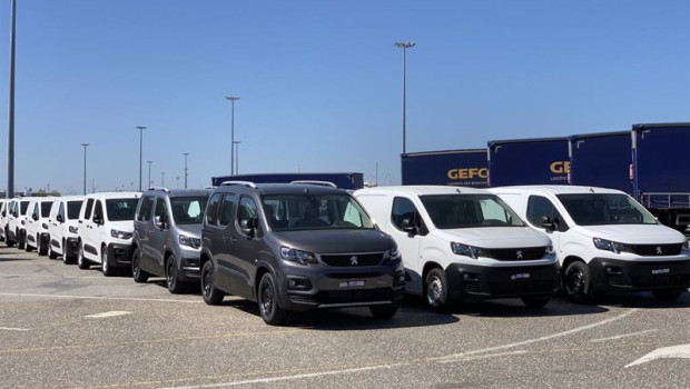 ep archivo   vehiculos preparados para exportacion en la planta del stellantis en vigo