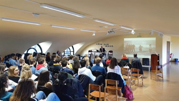 ep charla en el liceo espanol luis bunuel de paris francia uno de los centros espanoles en el