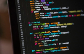 ep codigo en pantalla de ordenador ciberseguridad