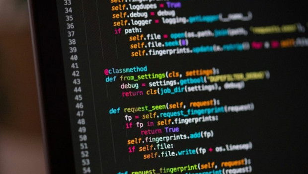 ep codigo en pantalla de ordenador ciberseguridad