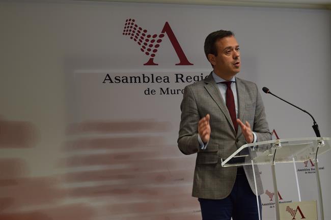 El diputado Marcos Ortuño, en la rueda de prensa | PP ep diputado marcos ortuno enruedaprensa