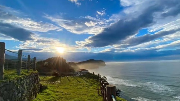ep el eclipse solar de 2026 dispara las reservas en alojamientos al aire libre segun pitchup