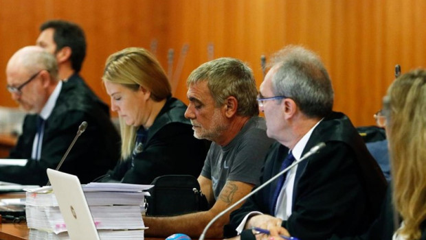 ep el exmarido de lucia garrido con camiseta acusado junto a otras tres personas por la muerte de la