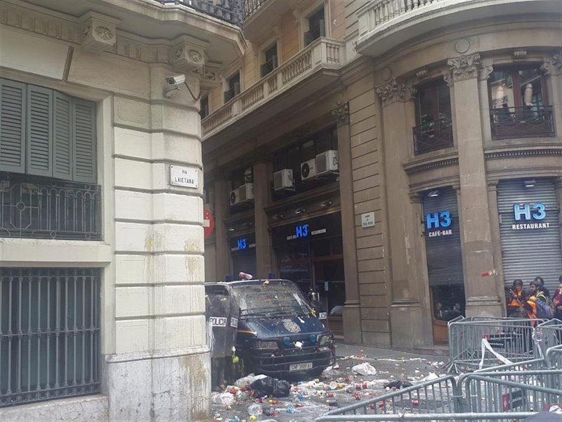 ep estudiantes siguen concentrados ante la jefatura superior de policia ep estudiantes siguen concentrados ante la jefatura superior de policia