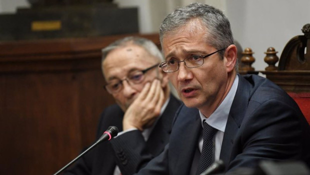 ep i d el economista julio segura sanchez y el gobernador del banco de espana pablo hernandez de cos