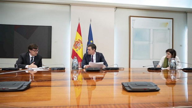 ep i-d el ministro de sanidad salvador illa el presidente del gobierno pedro sanchez y la directora