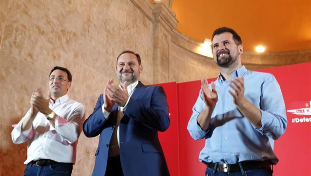 ep jose luis abalos centro junto a los socialistas fernando pablos i y luis tudanca d en el