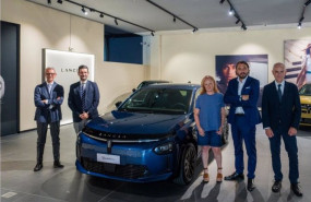 ep lancia entrega en italia la primera unidad de su nuevo modelo ypsilon en la edicion limitata