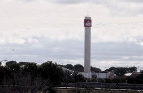 ep logo del banco santander en lo alto de una construccion en la entrada a la ciudad financiera del ep logo del banco santander en lo alto de una construccion en la entrada a la ciudad financiera del