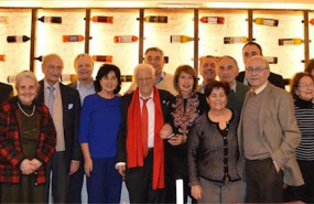 ep miembros de la organizacion celebran el 20 aniversario